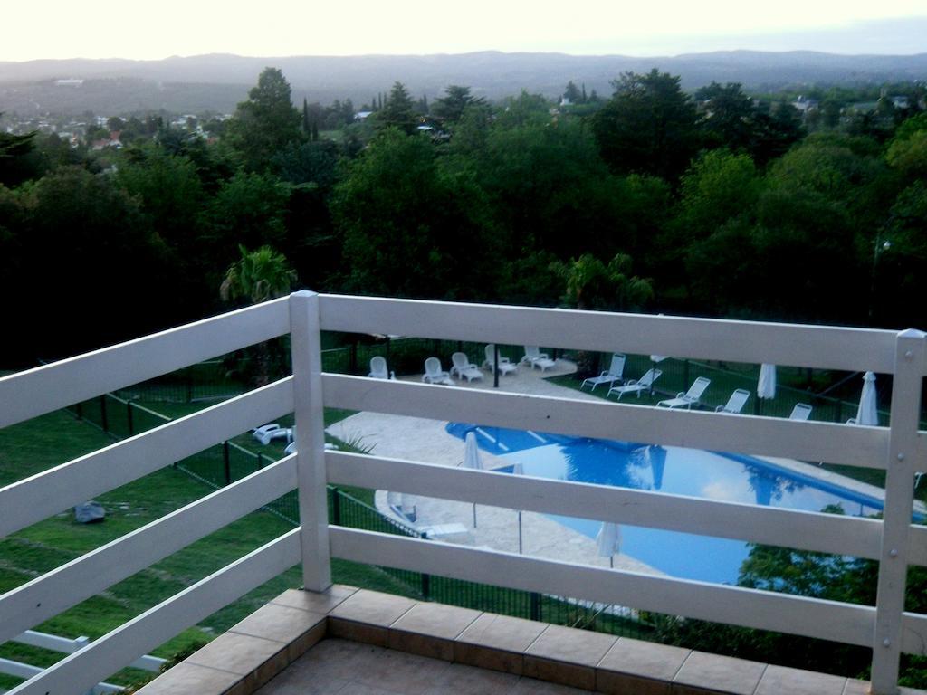 Las Ardillas Cabañas y Suites La Falda Habitación foto
