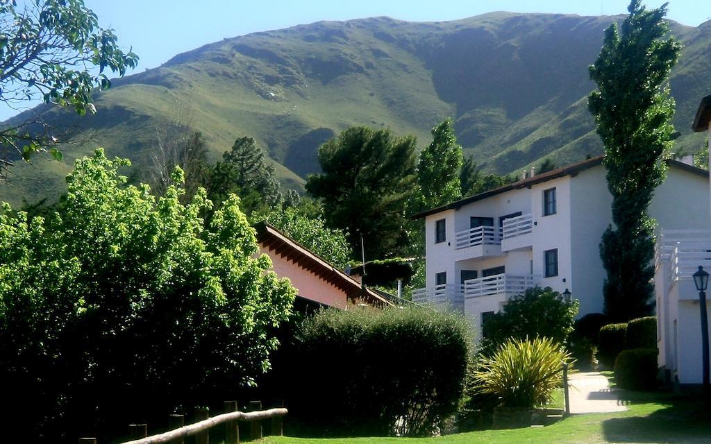 Las Ardillas Cabañas y Suites La Falda Exterior foto